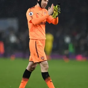Arsenal's Petr Cech Celebrates with Fans after Arsenal vs Manchester City Match (2017-18)
