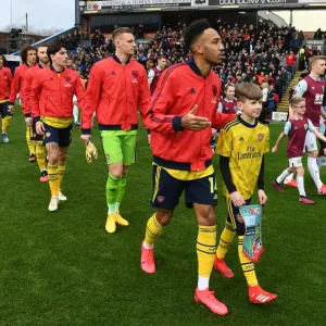 Arsenal's Pierre-Emerick Aubameyang Meets Burnley Mascot Ahead of Premier League Clash Arsenal's Pierre-Emerick Aubameyang Meets Burnley Mascot Ahead of Premier League Clash