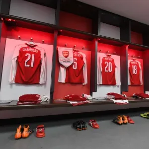 Arsenal's Pre-Match Huddle: Carabao Cup Final vs. Manchester City Arsenal's Pre-Match Huddle: Carabao Cup Final vs. Manchester City