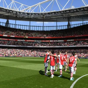 Arsenal's Pre-Match Huddle vs Leeds United, Premier League 2021-22 Arsenal's Pre-Match Huddle vs Leeds United, Premier League 2021-22
