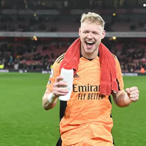Arsenal's Ramsdale Celebrates Dramatic Win vs. Leicester City (2021-22)