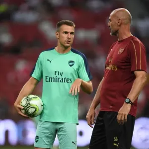 Arsenal's Ramsey and Bould: Pre-Match Huddle Against Paris Saint-Germain, 2018