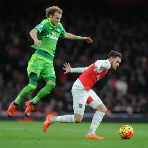 Arsenal's Ramsey Outshines Toivonen: Agile Moves in Arsenal's Victory over Sunderland (2015-16)