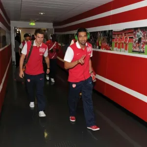 Arsenal's Ramsey and Santos Arrive: Arsenal Leads Swansea 1-0 in Premier League Showdown at Emirates Stadium