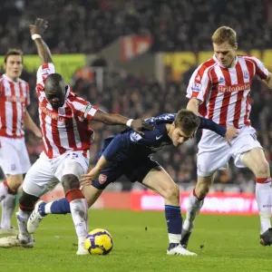 Arsenal's Ramsey Scores Twice as Gunners Overpower Shawcross and Faye's Stoke