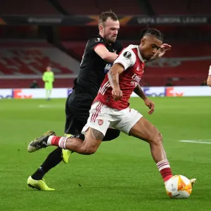 Arsenal's Reiss Nelson Clashes with Dundalk's Cameron Dummigan in Empty Emirates Stadium - UEFA Europa League 2020-21 Arsenal's Reiss Nelson Clashes with Dundalk's Cameron Dummigan in Empty Emirates Stadium - UEFA Europa League 2020-21