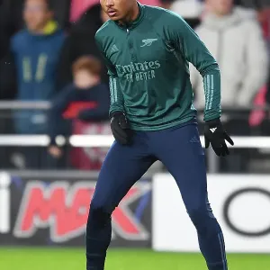 Arsenal's Reuell Walters Warming Up Ahead of PSV Eindhoven Clash in 2023-24 UEFA Champions League Arsenal's Reuell Walters Warming Up Ahead of PSV Eindhoven Clash in 2023-24 UEFA Champions League