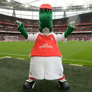 Season 2015-16 Prints: Arsenal v Wolfsburg - Emirates Cup 2015/16
