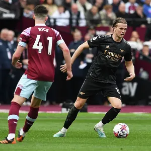 Arsenal's Rob Holding Charges Forward in Premier League Clash Against West Ham United