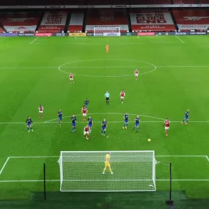Arsenal's Rob Holding Heads Against the Post: Arsenal vs Southampton, Premier League 2020-21