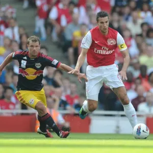 Arsenal's Robin van Persie Clashes with New York Red Bulls Teemu Tainio during the Emirates Cup Match, 2011