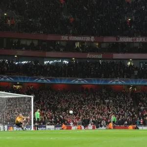 Arsenal's Robin van Persie Scores Penalty as Gunners Crush AC Milan 3-0 in UEFA Champions League Arsenal's Robin van Persie Scores Penalty as Gunners Crush AC Milan 3-0 in UEFA Champions League