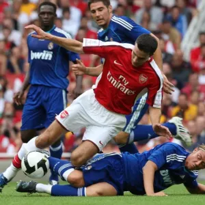 Arsenal's Robin van Persie Scores the Winner Past Real Madrid's Guti in Emirates Cup Clash Arsenal's Robin van Persie Scores the Winner Past Real Madrid's Guti in Emirates Cup Clash