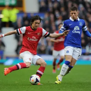 Arsenal's Rosicky Outmaneuvers Everton's Barkley in Premier League Clash