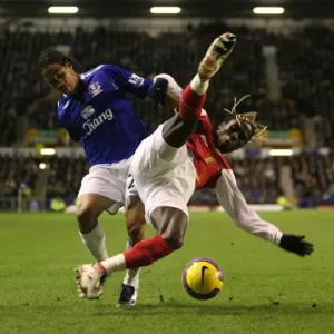 Arsenal's Sagna and Pienaar Clash in Dominant 4-1 Premier League Victory at Everton, 2007 Arsenal's Sagna and Pienaar Clash in Dominant 4-1 Premier League Victory at Everton, 2007