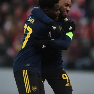 Arsenal's Saka and Lacazette: Celebrating Goals in Europa League Victory over Standard Liege Arsenal's Saka and Lacazette: Celebrating Goals in Europa League Victory over Standard Liege