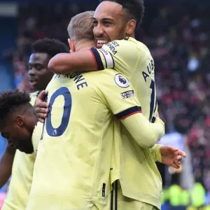 Arsenal's Smith Rowe and Aubameyang Celebrate Double Strike: Leicester City 2-2 Arsenal (2021-22)