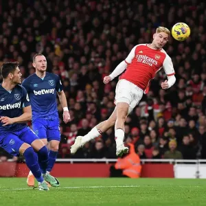 Arsenal's Smith Rowe Goes for Glory: A Headed Shot vs. West Ham United (2023-24) Arsenal's Smith Rowe Goes for Glory: A Headed Shot vs. West Ham United (2023-24)