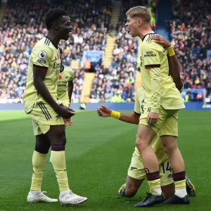Arsenal's Smith Rowe and Saka Celebrate 2-Goal Lead Over Leicester City in Premier League