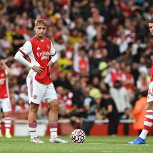 Arsenal's Smith Rowe and Xhaka in Action: A Battle at the Emirates - Arsenal vs. Chelsea, Premier League 2021-22
