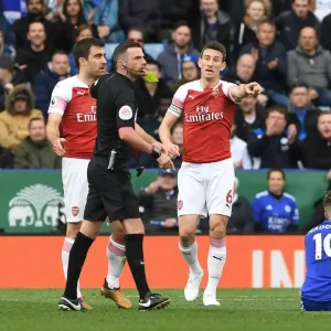 Arsenal's Sokratis and Koscielny Protest Referee Decision in Leicester City vs Arsenal Premier League Clash (2018-19)