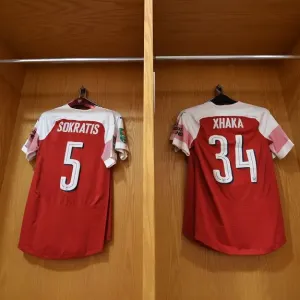 Arsenal's Sokratis and Xhaka Don Their Shirts Ahead of Carabao Cup Clash Against Tottenham Arsenal's Sokratis and Xhaka Don Their Shirts Ahead of Carabao Cup Clash Against Tottenham