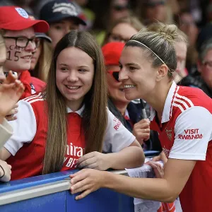 Arsenal's Steph Catley Greets Fan After Chelsea Showdown in FA Women's Super League (2022-23) Arsenal's Steph Catley Greets Fan After Chelsea Showdown in FA Women's Super League (2022-23)
