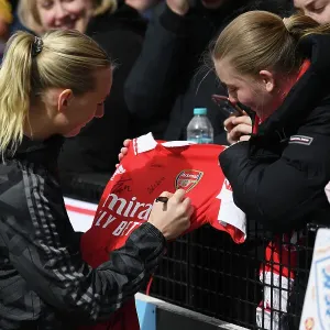 Arsenal's Stina Blackstenius Signs Shirt for Fan After Victory Over Manchester City