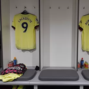 Arsenal's Strikers: Lacazette and Aubameyang Gear Up for Liverpool Showdown (Premier League 2021-22)