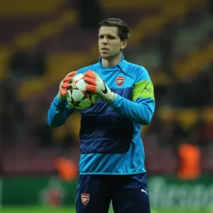 Arsenal's Szczesny Shines in 1:4 UEFA Champions League Victory over Galatasaray Arsenal's Szczesny Shines in 1:4 UEFA Champions League Victory over Galatasaray