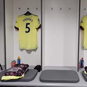 Arsenal's Thomas Partey and Sambi Lefa Pre-Match Gear at Anfield (Liverpool v Arsenal 2021-22)