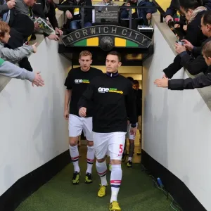 Arsenal's Thomas Vermaelen and Per Mertesacker Before Norwich Clash (2012-13) Arsenal's Thomas Vermaelen and Per Mertesacker Before Norwich Clash (2012-13)