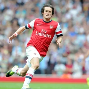 Arsenal's Tomas Rosicky in Action against Aston Villa (2013-14)