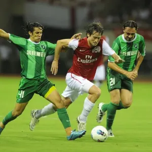 Arsenal's Tomas Rosicky Faces Off Against Hangzhou Greentown's Pezzolano and Vazquez Arsenal's Tomas Rosicky Faces Off Against Hangzhou Greentown's Pezzolano and Vazquez