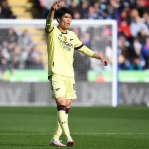 Arsenal's Tomiyasu Shines in Premier League Clash: Leicester City vs Arsenal (2021-22)