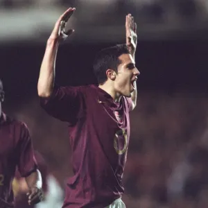 Arsenal's Triumph: Robin van Persie's Brace in Arsenal's 3-0 Victory over Sparta Prague (Champions League Group B, 2005) Arsenal's Triumph: Robin van Persie's Brace in Arsenal's 3-0 Victory over Sparta Prague (Champions League Group B, 2005)