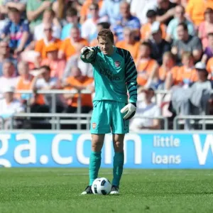 Arsenal's Triumph: Jens Lehmann Leads the Gunners to a 3-1 Victory over Blackpool in the Premier League
