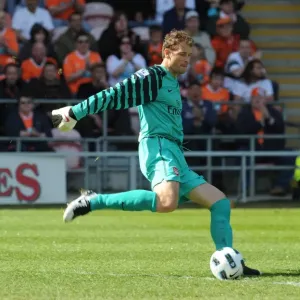 Arsenal's Triumph: Jens Lehmann Shines in 3-1 Win over Blackpool