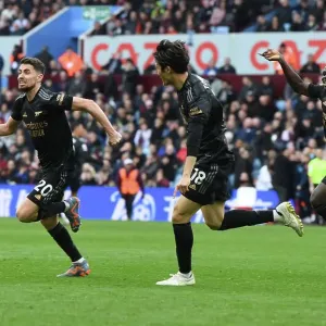 Arsenal's Triumphant Third Goal: Own Goal by Emi Martinez vs. Aston Villa (2022-23)