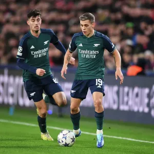 Arsenal's Trossard Dashes Through PSV Eindhoven's Defense in 2023-24 UEFA Champions League Clash Arsenal's Trossard Dashes Through PSV Eindhoven's Defense in 2023-24 UEFA Champions League Clash