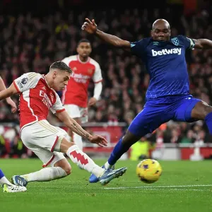 Arsenal's Trossard Scores Under Pressure Against West Ham in 2023-24 Premier League Arsenal's Trossard Scores Under Pressure Against West Ham in 2023-24 Premier League