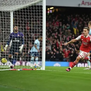 Arsenal's Trossard Scores the Winner: Arsenal FC vs. Brentford FC, Premier League 2022-23