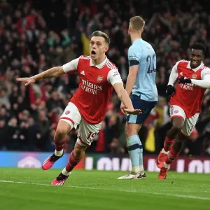 Arsenal's Trossard Scores the Winner: Arsenal FC vs Brentford FC, Premier League 2022-23 Arsenal's Trossard Scores the Winner: Arsenal FC vs Brentford FC, Premier League 2022-23