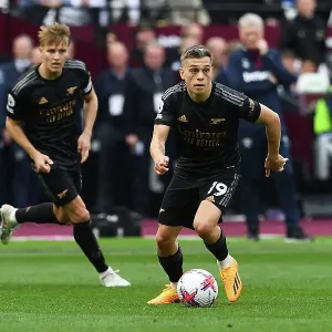 Arsenal's Trossard Sprints Past West Ham Defense in Premier League Clash