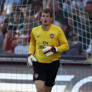 Arsenal's Unbeatable Wall: Jens Lehmann's Historic Shutout Against Salzburg (2007)