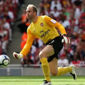 Arsenal's Unbeatable Wall: Manuel Almunia's Shut-Out in Arsenal's 3-0 Victory Over Rangers (Emirates Cup, 2009)