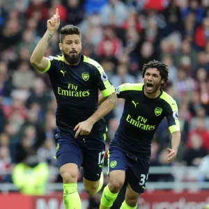 Arsenal's Unforgettable Victory: Giroud and Elneny's Emotional Celebration (Arsenal vs Sunderland, 2016-17)