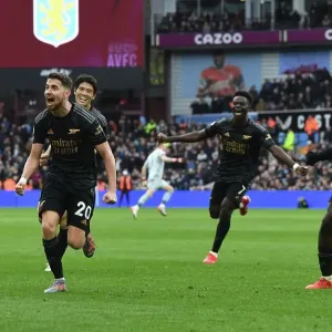 Arsenal's Unforgettable Victory: Own Goal by Martinez Secures Three Points against Aston Villa