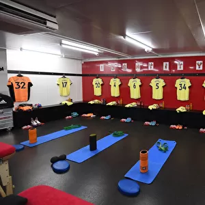 Arsenal's Unified Front: Pre-Match Huddle Ahead of Crystal Palace Clash, Premier League 2021-22