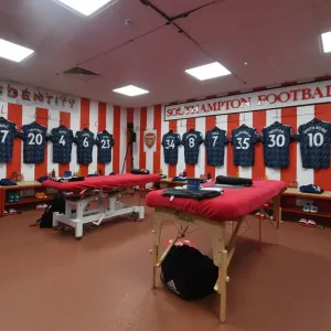Arsenal's United Team Spirit: Pre-Match Huddle before Southampton Clash, Premier League 2021-22
